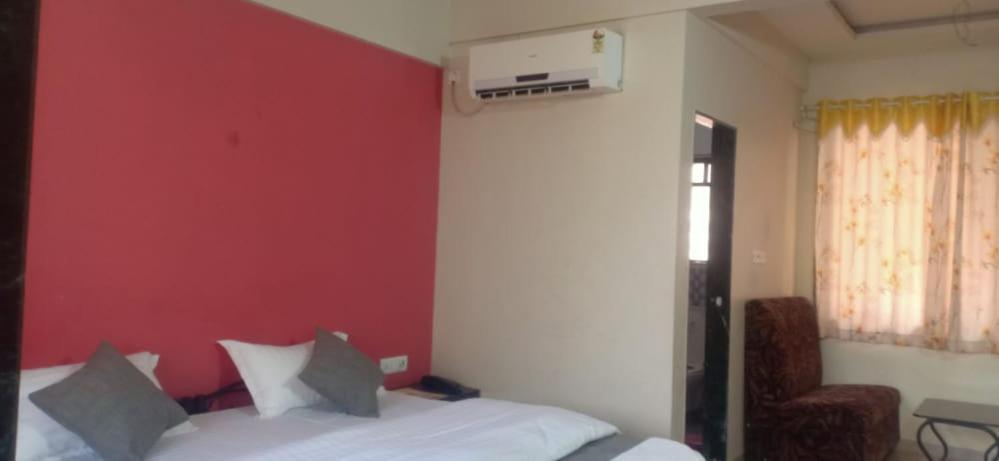 Hotel Rajendra Chinchani エクステリア 写真